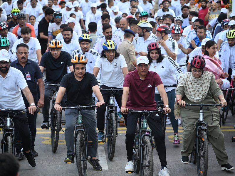Gujarat: Over 3,000 take part in Surat’s 5-km 'Fit India' cycling rally