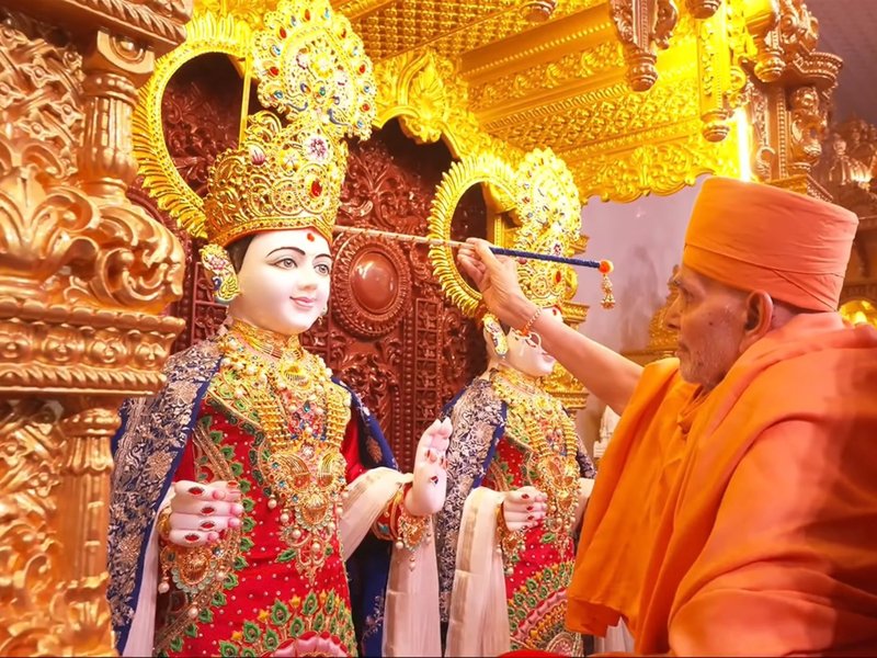 फ्रांस में हुआ देश के पहले पारंपरिक हिंदू मंदिर का भव्य प्रतिष्ठा महोत्सव संपन्न