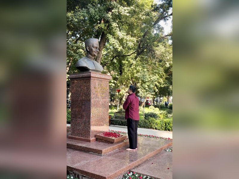 Rajya Sabha MP Raghav Chadha pays tribute at Shastri Memorial in Tashkent