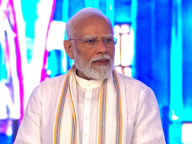 पीएम मोदी के मुंबई कार्यक्रम से पहले सुरक्षा में बड़ी चूक, पीएमओ का फर्जी अधिकारी बंदूक के साथ हिरासत में