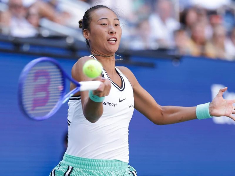 With another sensational comeback, qualifier Zheng Qinwen ousts No. 8 seed Iga Swiatek and reaches the quarterfinals of the US Open in New York on Monday. Photo credit: USTA
