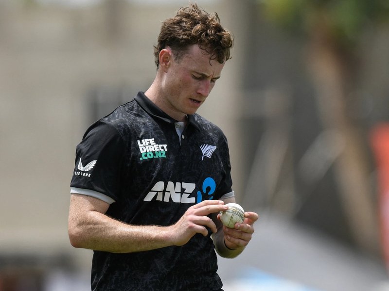 Chapman shifts to casual contract to pursue BBL opportunity; Fisher earns maiden NZC contract