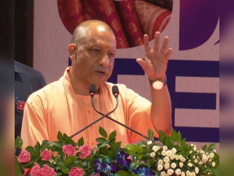 यूपी टेक्सटाइल कॉन्क्लेव में सीएम योगी बोले- उत्तर प्रदेश अब माफिया नहीं, निवेश और रोजगार की पहचान