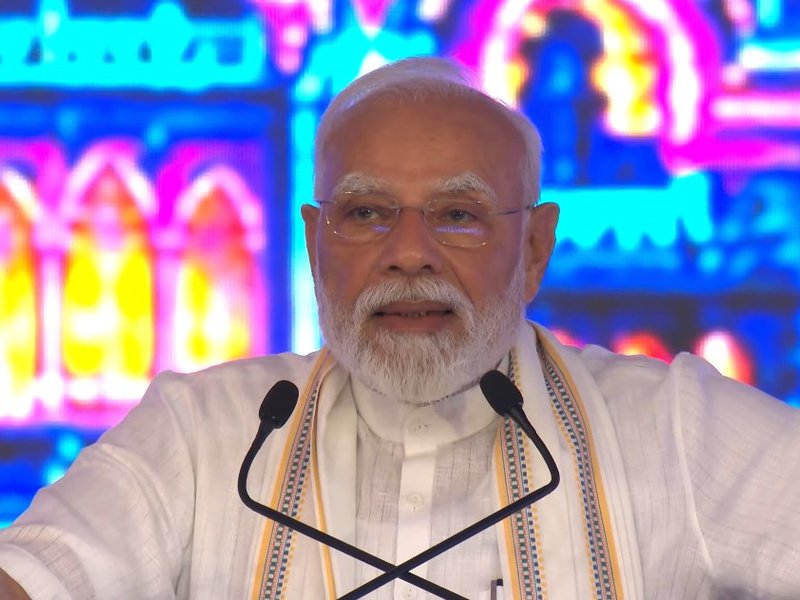 पीएम मोदी ने वडोदरा में 35 हजार करोड़ की परियोजनाओं का किया शिलान्यास और लोकार्पण