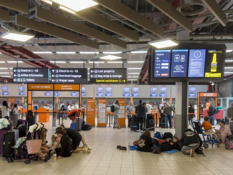 Over 1,000 flights cancelled as UK air travel hit by technical glitch