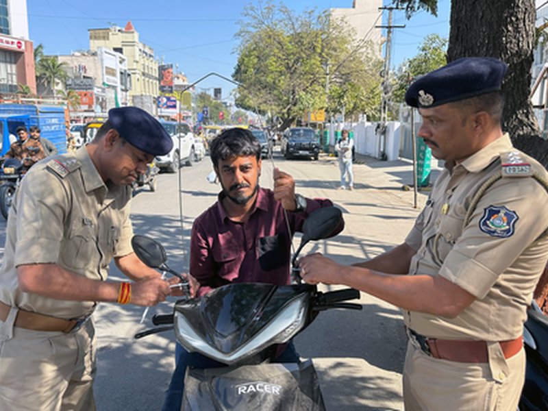 Gujarat Police register 74,242 cases of traffic violations including wrong-lane driving and over-speeding