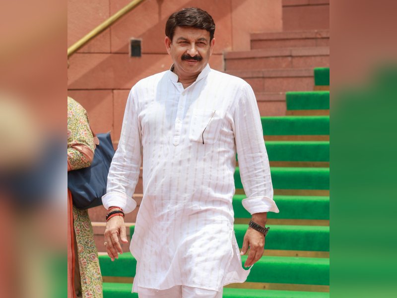 Manoj Tiwari's concert 'Hind Ke Sitara' postponed amidst  Satya Niketan tragedy 