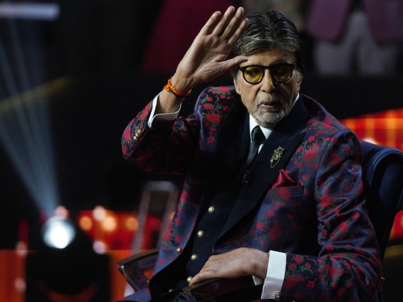 Big B jokes about tardiness: The day I think I’ll leave early, I end up getting late 