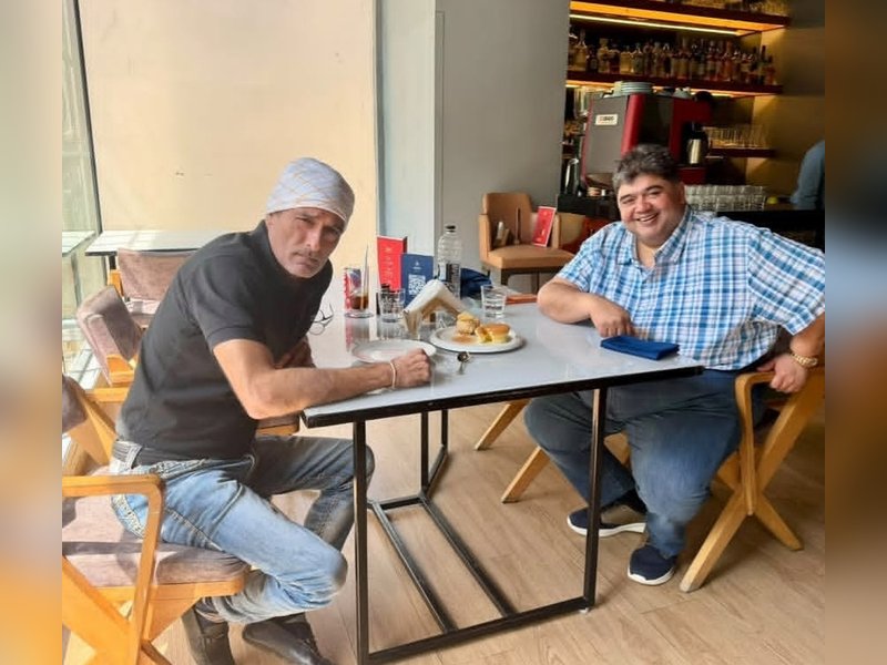 Akshaye Khanna enjoys a lunch date with longtime friend Rajat Rawail, latter shares rare pic
