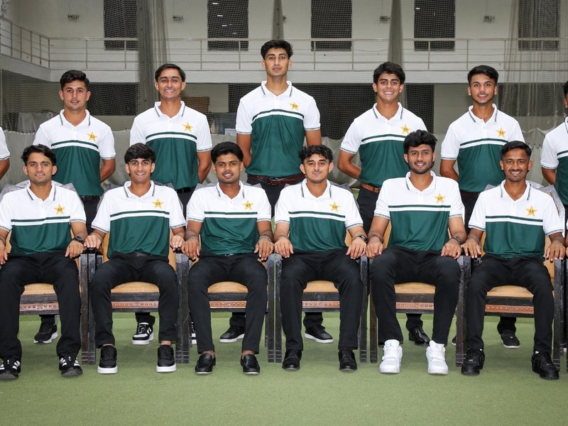 'You’ve got it wrong guys': UK's anti-immigrant protesters mistake Pakistan U19 cricket team for asylum seekers