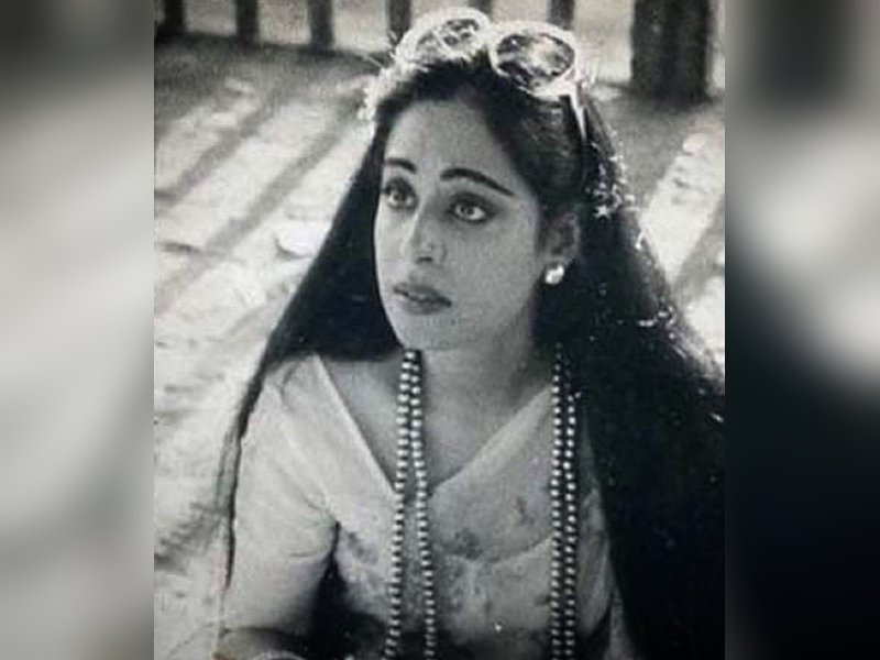 Kirron Kher joins the 80s trend with a real throwback picture: No ChatGPT. No AI. No Filters