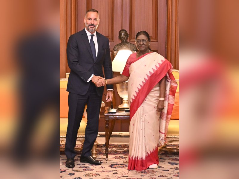 Prince Rahim Aga Khan V calls on President Murmu 