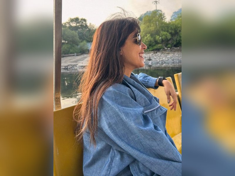 Genelia Deshmukh takes a nostalgic trip as she enjoys the jetty ride