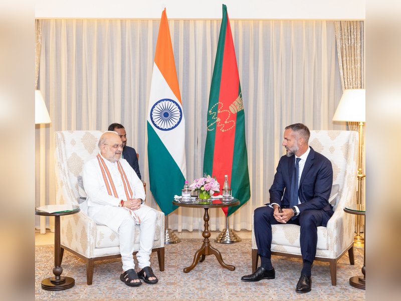 Prince Aga Khan meets HM Shah, discusses strengthening cooperation across various sectors