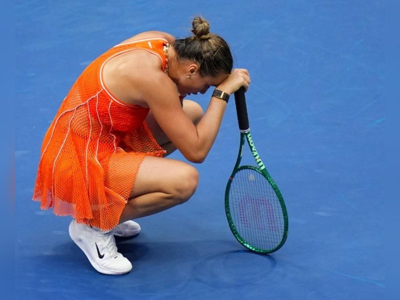 Sabalenka destroys racquet, yells at the cameraman after US Open loss