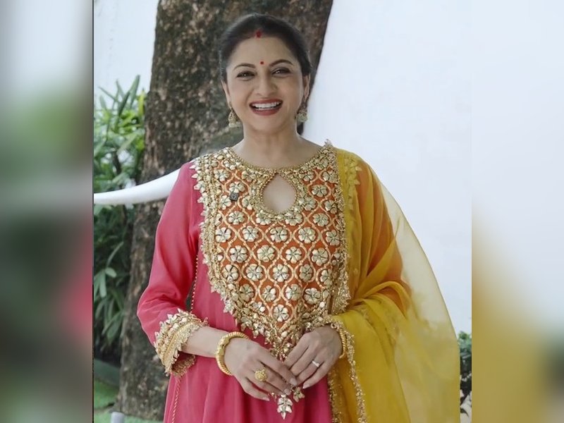 Bhagyashree advocates for eco-friendly Ganpathi this year with Gomay Ganesh 