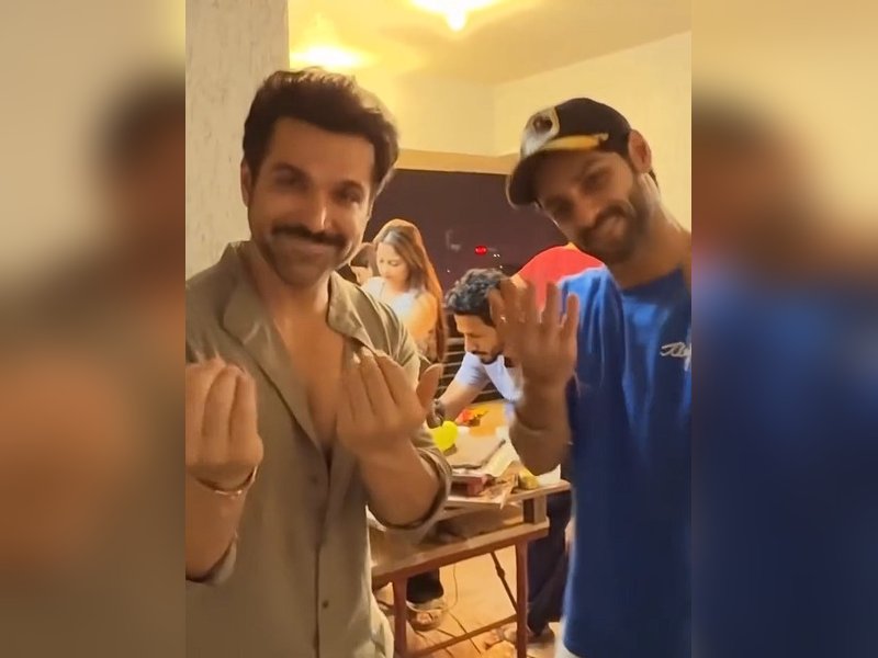 Karan Wahi, Rithvik recreate Smriti Irani’s iconic ‘Kyunki Saas Bhi Kabhi Bahu Thi’ style while showcasing eco-friendly Ganpati idols