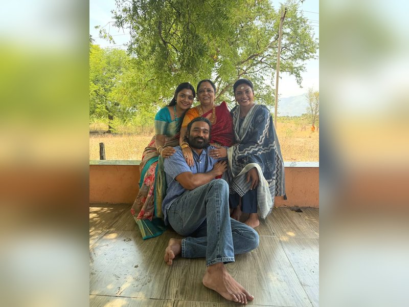 Dhanush poses with his mother & sisters for a perfect family pic, calls them 'My blessings' 
