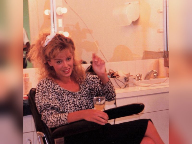 Kylie Minogue participates in ‘80s photo trend’, shares real picture from 80s film set