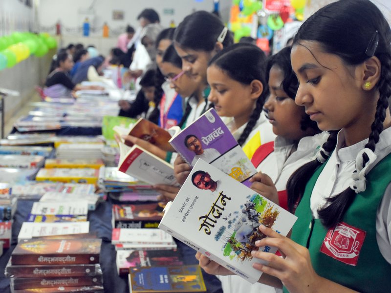 हिंदी दिवस : बदलते दौर के साथ बदलने वाली 'हिंदी', आज 'उर्मिला-विषयक उदासीनता' का शिकार क्यों?