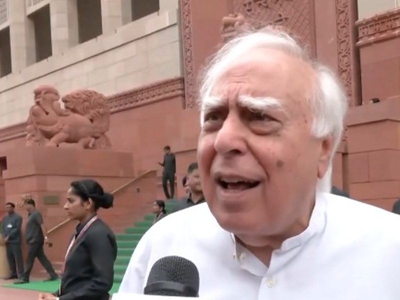 'सहिया' देखने के बाद कपिल सिब्बल ने जताई सेंसर बोर्ड के फैसले पर हैरानी, कहा- 'इसे रोकना नहीं, सम्मानित करना चाहिए'