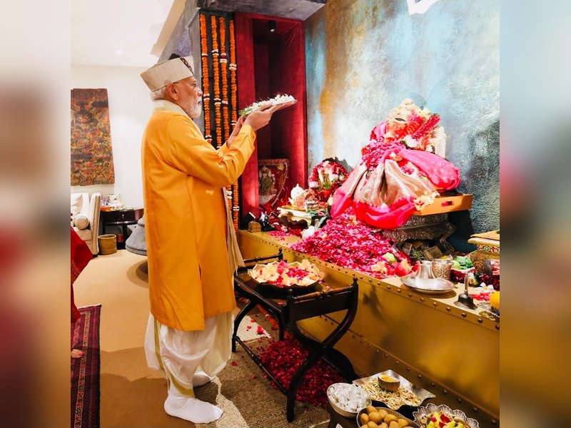 PM Modi offers prayers at Piyush Goyal’s residence on Ganesh Chaturthi