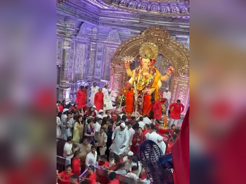 पुणे: पहले दिन लालबाग राजा के चरणों में चढ़ाया गया 48 लाख 50 हजार का दान