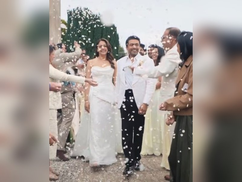 Jyotika, Suriya renew wedding vows as they celebrate 20 years of ‘love and war’