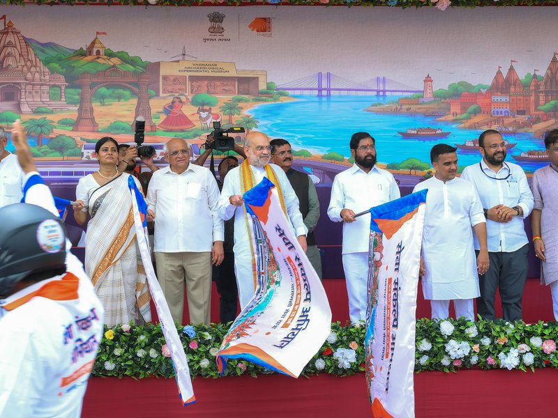केंद्रीय गृह मंत्री अमित शाह ने ‘वडनगर से वाराणसी’ बाइक यात्रा को हरी झंडी दिखाई