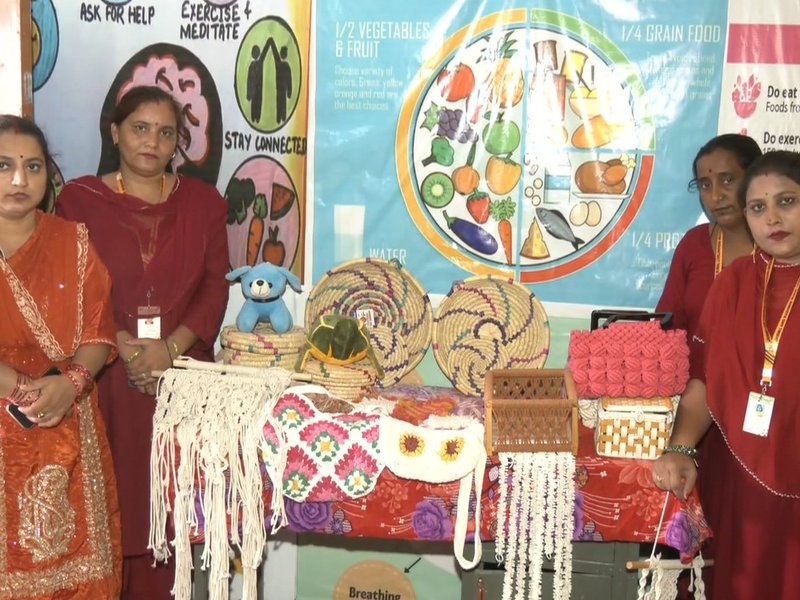 'उम्मीद स्कीम' के तहत हैंडीक्राफ्ट प्रोडक्ट बनाने वाली 'लखपति दीदियों' ने पीएम मोदी को दी जन्मदिन की बधाई 