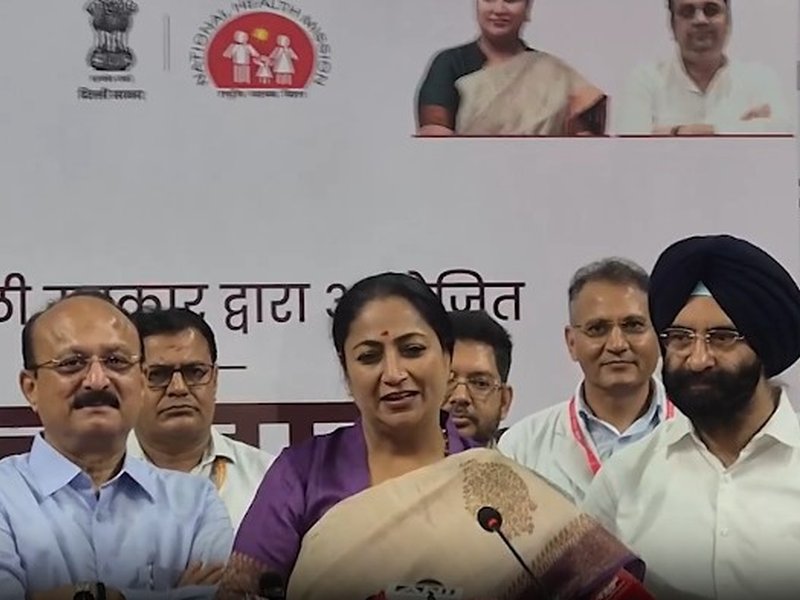 पीएम मोदी के जन्मदिन पर दिल्ली में मेगा ब्लड डोनेशन कैंप, सीएम रेखा गुप्ता ने किया रक्तदान