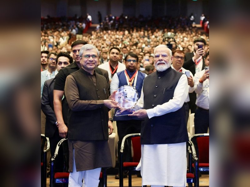 सेमीकॉन 2.0 के तहत 11-12 अरब डॉलर के निवेश प्रस्ताव मिले, देश में सेमीकंडक्टर इकोसिस्टम को मिलेगा बढ़ावा: अश्विनी वैष्णव
