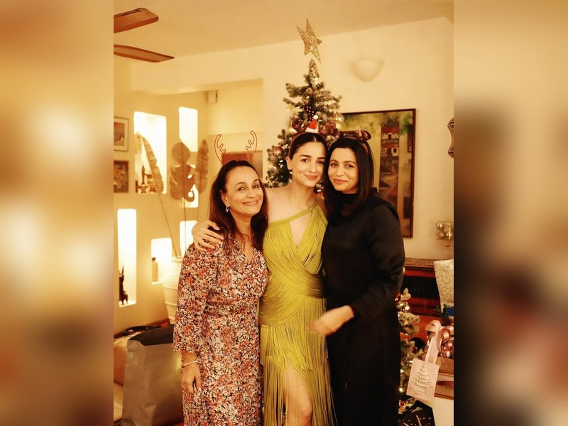 Soni Razdan reacts to Alia Bhatt’s revelation about finding it difficult to have a 'smooth conversation' with father Mahesh Bhatt