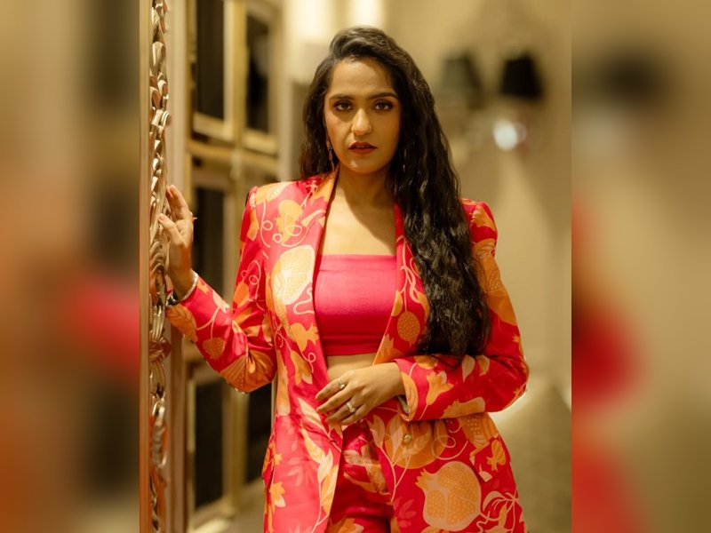 Asees Kaur says  ‘Russ Jana’ explores tender and vulnerable side of love