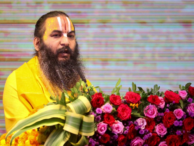 सफलता के पीछे दौड़ रहे युवा शांति खो रहे हैं, इसलिए संवाद जरूरी: आचार्य मिथिलेश नंदिनी शरण