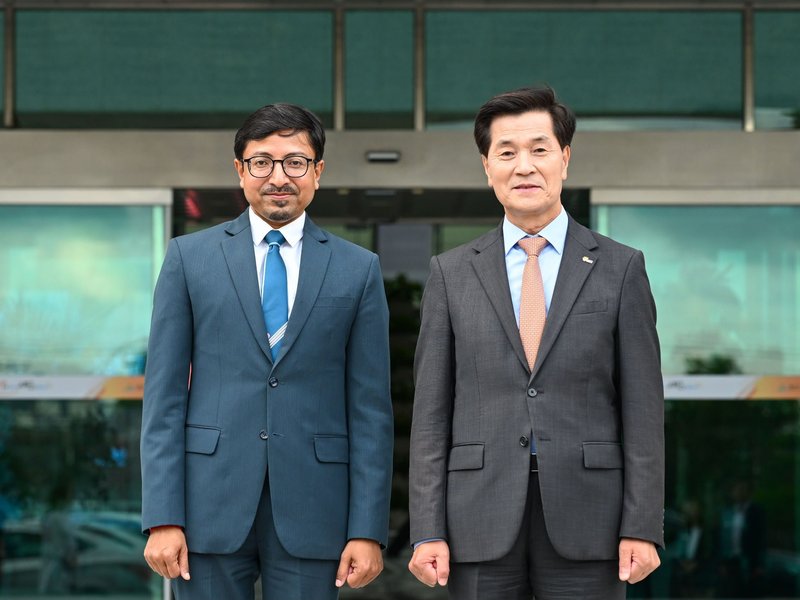 Indian envoy discusses opportunities to strengthen cultural exchanges with Mayor of Miryang in South Korea