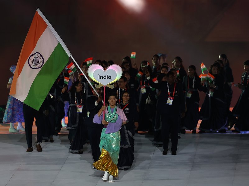 भव्य ओपनिंग सेरेमनी के साथ हुई 'एशियन गेम्स 2026' की शुरुआत, मनु-पवन ने शान से लहराया 'तिरंगा'