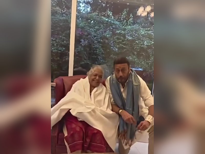 Jackie Shroff relives fond memories of classic Indian cinema with veteran actress Shubha Khote 