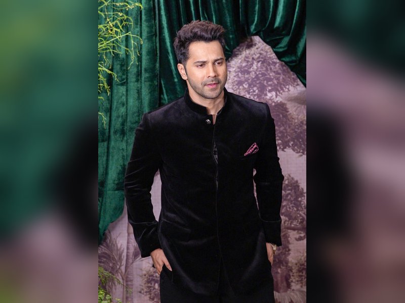 Varun Dhawan, David Dhawan react to Salman Khan taking off  T-shirt on ‘Bigg Boss’