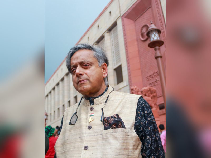 केरल फिल्म फेस्टिवल में 31 फिल्मों पर विवाद, शशि थरूर के पोस्ट के बाद सूचना-प्रसारण मंत्रालय ने दी सफाई