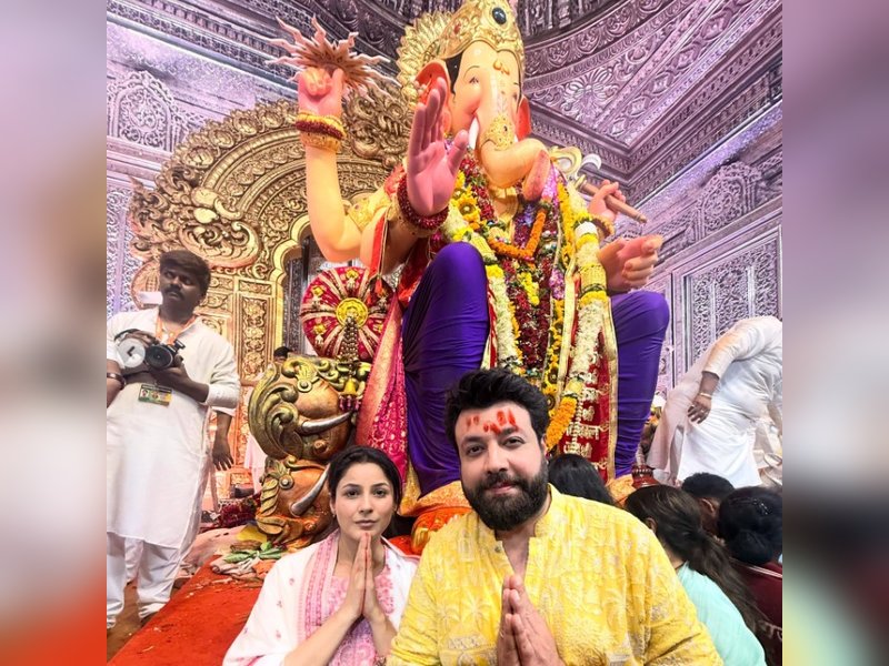 Shehnaaz Gill, Varun Sharma offer prayers at Lalbaugcha Raja 