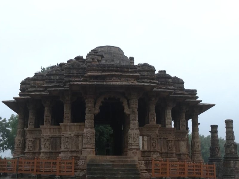 1000 साल का हुआ गुजरात का मोढेरा सूर्य मंदिर, वास्तुकला और शिल्पकला का अद्भुत उदाहरण