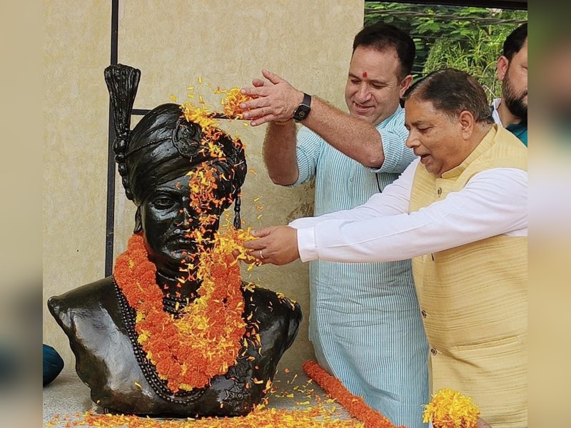 J&K: Glowing tributes paid to Maharaja Hari Singh on 131st birth anniversary