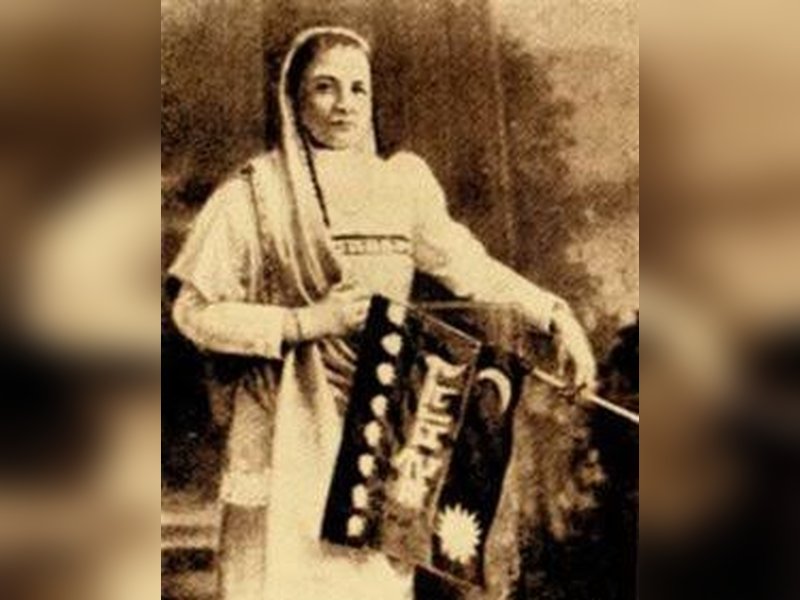 जब मैडम कामा ने सोशलिस्ट कांग्रेस में देखा ब्रिटिश झंडा, उसे हटाकर विदेश में पहली बार फहराया था भारतीय ध्वज
