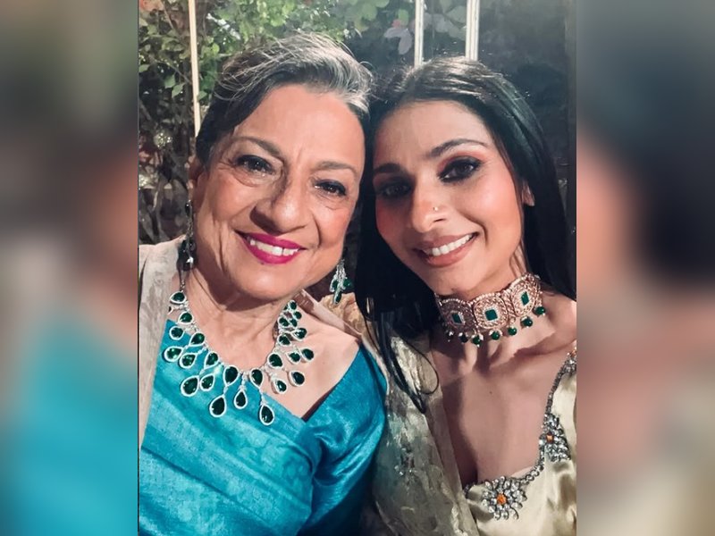 Tanishaa Mukerji recalls cherished childhood moments with mom Tanuja: ‘Always standing by me’