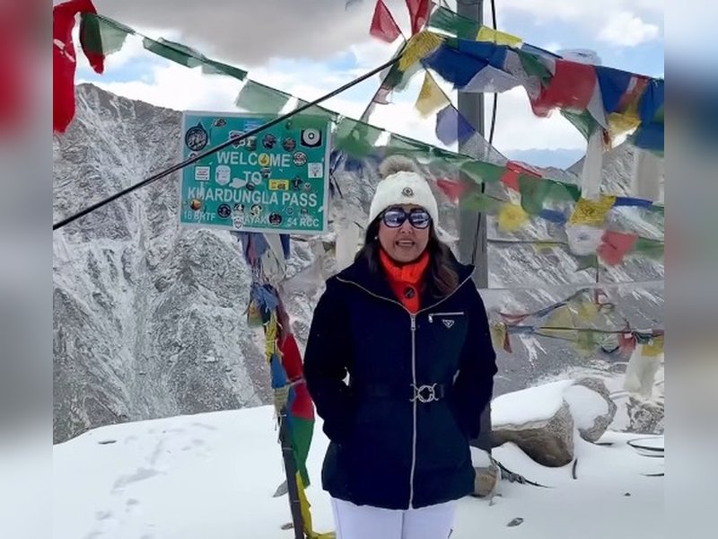Hina Khan explores Khardung La in Ladakh, says she is ‘almost 18,000 feet above sea level’