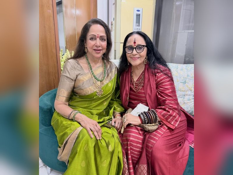 Ila Arun bumps into Hema Malini, Jeetendra at Ganesh aarti, recalls working with them in Rihaee & Jaal