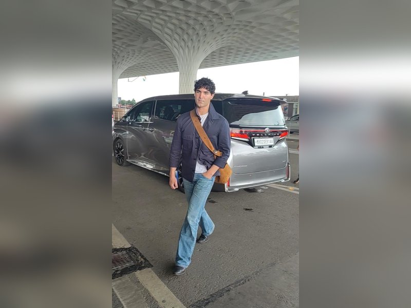 Akshay Kumar's son Aarav makes rare appearance with mother Twinkle Khanna, sister Nitara at airport, feels shy