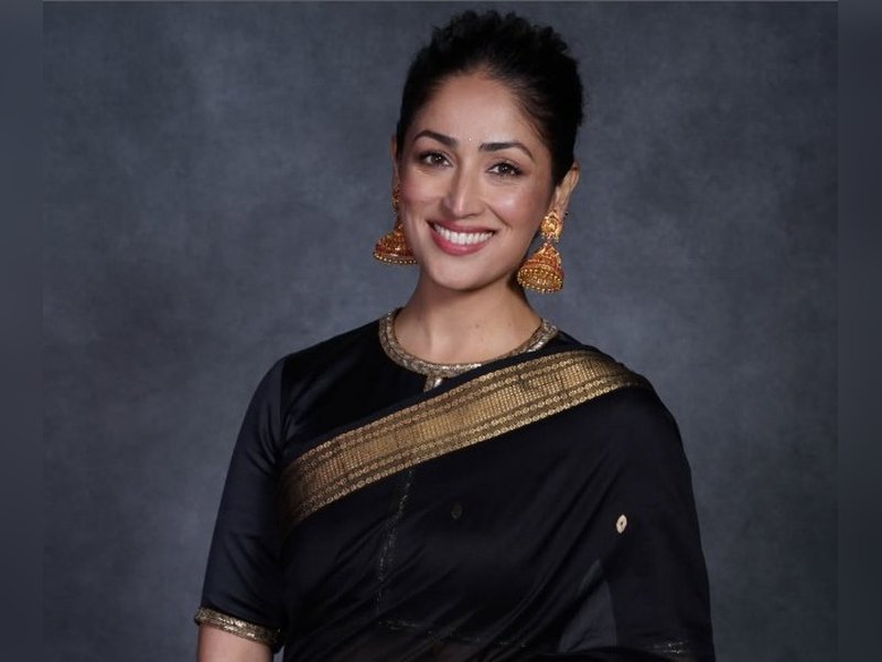 Yami Gautam celebrates family legacy of handloom craftsmanship in black Maheshwari saree