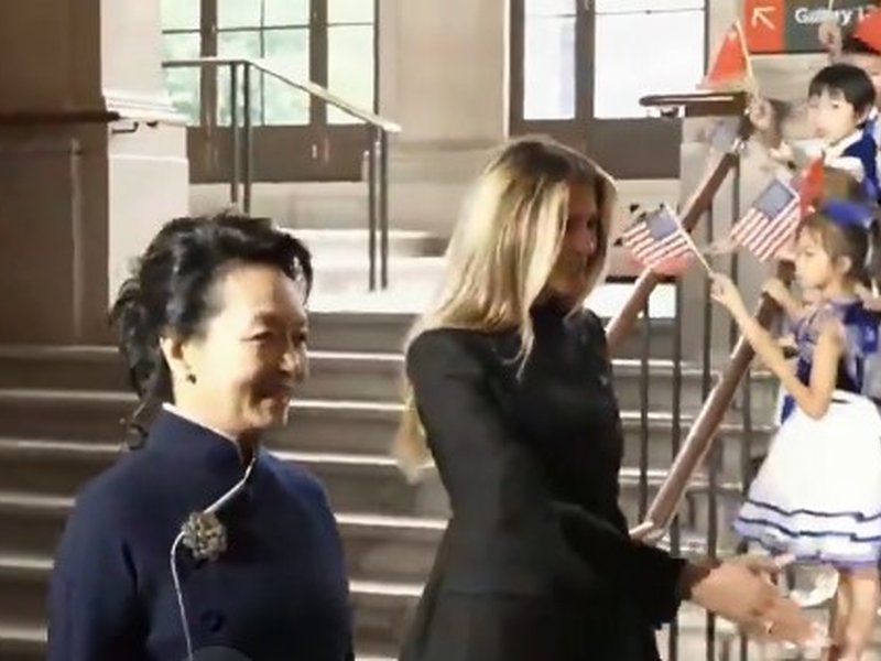Melania Trump, Peng Liyuan visit Asian art museum